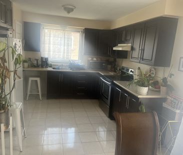 5 1/2 Haut Duplex à Louer - Photo 2