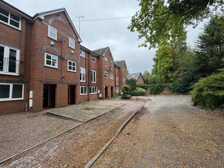 1 bedroom in a house share to rent - Photo 2