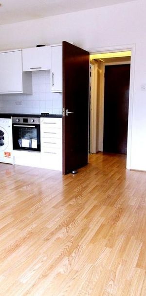 Studio to rent - Photo 1