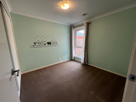 16 Audrey Cahn Street, Macgregor ACT 2615 - House For Rent | Domain - Photo 3