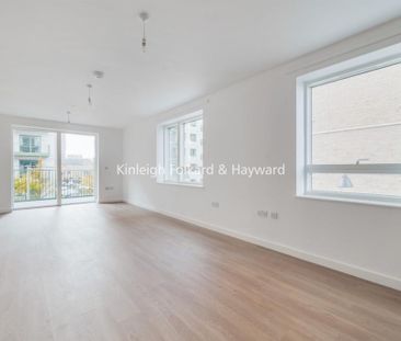 3 bedroom flat to rent - Photo 3