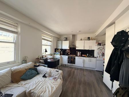 2 bedroom flat to rent - Photo 2