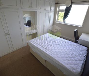 5 bedroom semi-detached house to rent - Photo 2
