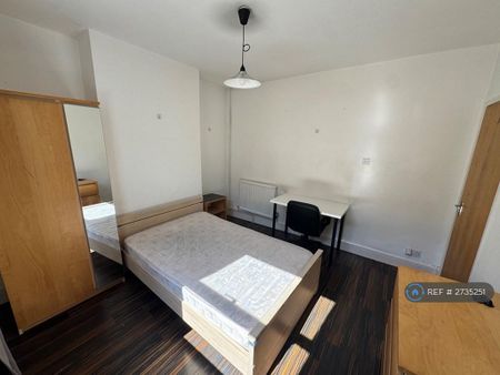 6 bedroom terraced house to rent - Photo 4