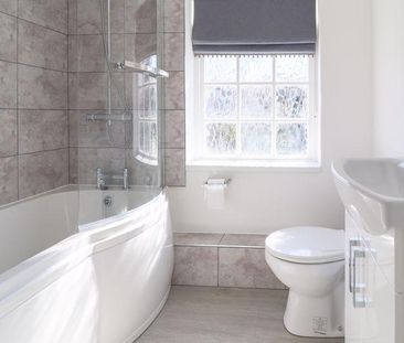 2 bedroom end of terrace house to rent - Photo 2