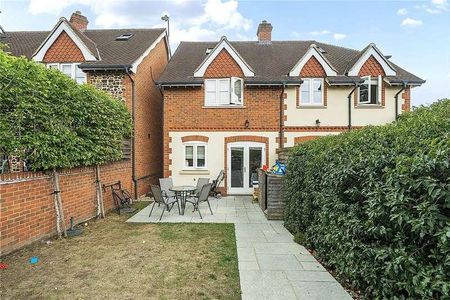 Tilford Street, Tilford, Farnham, Surrey, GU10 - Photo 2