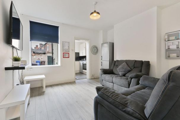 1 bedroom in a house share to rent - Photo 1