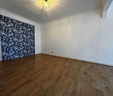 Rushden Gardens, Ilford, IG5 - Photo 2