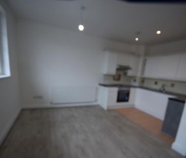 3 bedroom flat to rent - Photo 4
