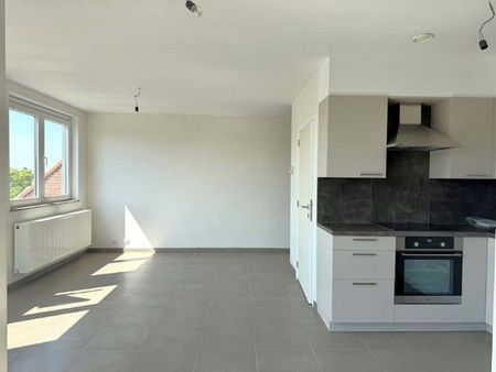 Appartement met 2 slaapkamers en 2 balkons. - Photo 3