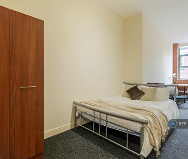 4 bedroom flat to rent - Photo 3