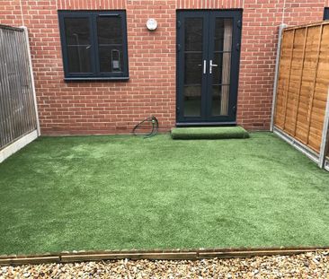 2 bedroom end of terrace house to rent - Photo 1