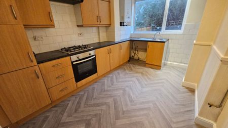 2 bed Terraced - To Let - Photo 4