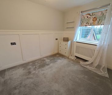 4 bedroom semi-detached house to rent - Photo 4
