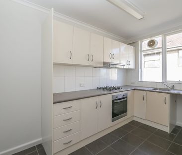 Spacious 2 Bedroom Unit Positioned Perfectly - Photo 6