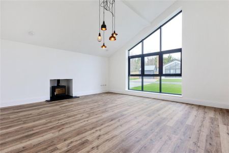 4 bedroom detached house to rent - Photo 2