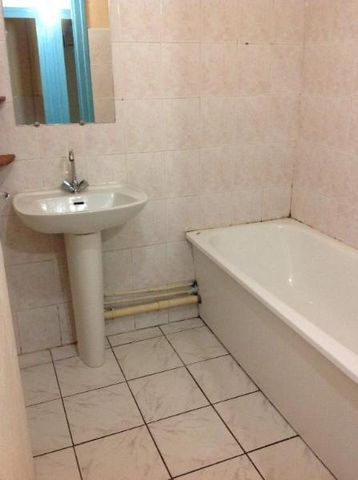 Location Appartement 3 pièces 60m² VAULX EN VELIN 69120 - Photo 3