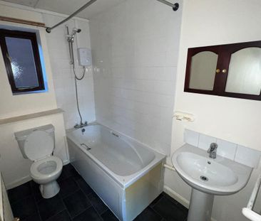 2 bedroom ground floor flat to rent - Photo 1