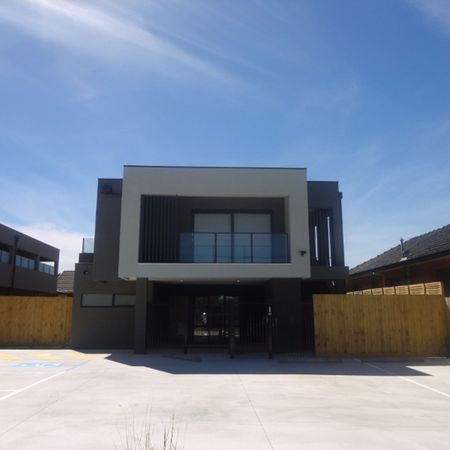 Studio Apartment Electricity & Water Included! - Photo 3