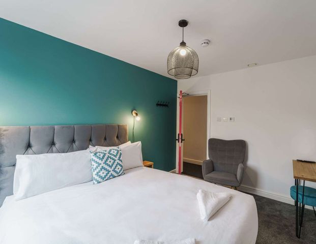 Douglas Street Room 6 - Photo 1