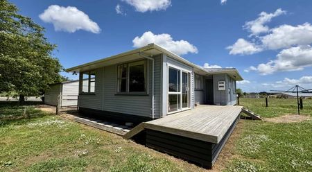 Comfortable Three-Bedroom Home! - Photo 5