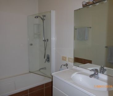 3 BEDROOM TOWNHOUSE IN ELLERSLIE - Photo 4