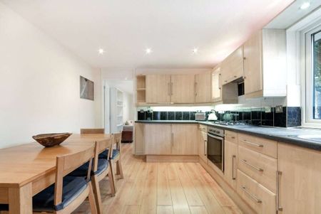 Spacious and well laid out 3 bedroom house to rent in Wapping. - Photo 5