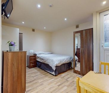 Studio to rent - Photo 4