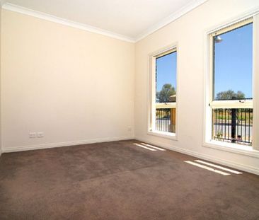 30 Hindmarsh Circuit, Mawson Lakes, SA 5095 - Photo 3