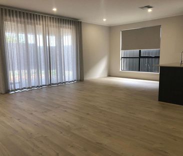 IMPRESSIVE FAMILY LIVING WITH SPACE, STYLE & EXCEPTIONAL ENTERTAINING - Photo 5