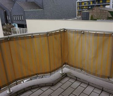 Voll möblierte 2 ZKB, zentral gelegen mit Tiefgarage, Balkon und Ei... - Photo 1