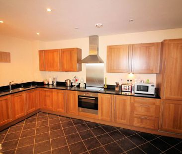 2 bedroom flat to rent - Photo 2