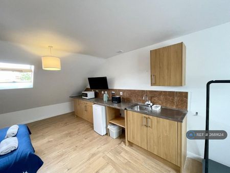 Studio to rent - Photo 5