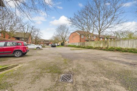 Studio to rent - Photo 3