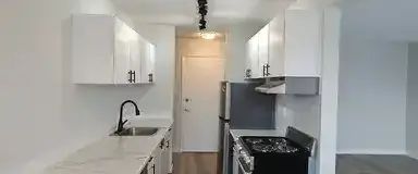 November 1/2 month free. Plus a $500 credit | 9570 163 Street Northwest, Edmonton - Photo 1