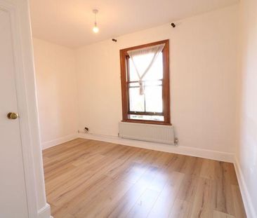 4 bedroom semi-detached house to rent - Photo 5