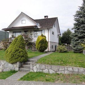 Charming 3-Bedroom Family Home, Pet Friendly - Photo 2