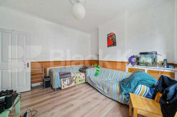 Offering generous accommodation arranged over multiple levels - Photo 1