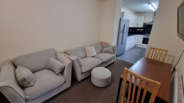 6 bedroom terraced house to rent - Photo 1