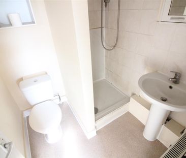 Vicarage Farm Road, Hounslow - Photo 3