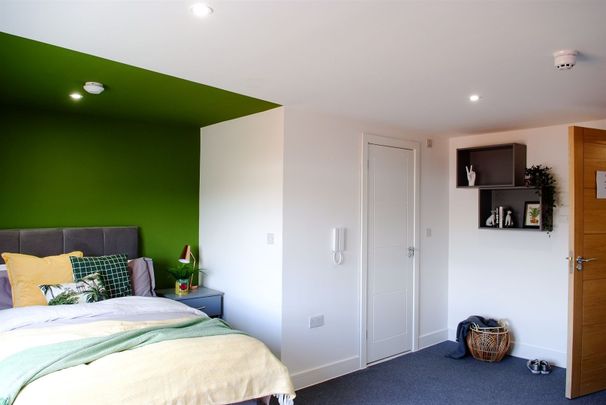 Straits Parade, Bristol, BS16 2LE - Photo 1