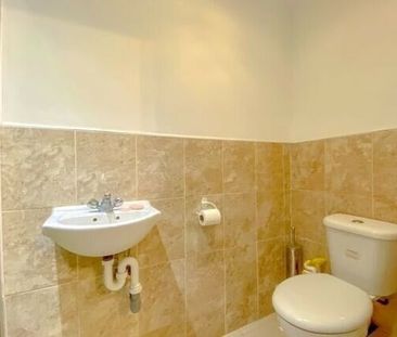 Room in a Shared House, Queens Road, SM4 - Photo 3