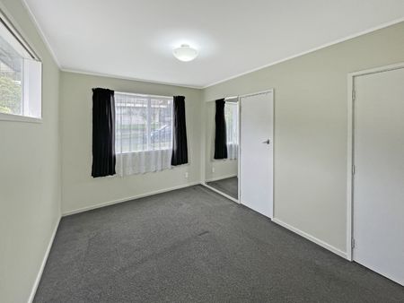 2 Bedroom in Maungaraki - Photo 4