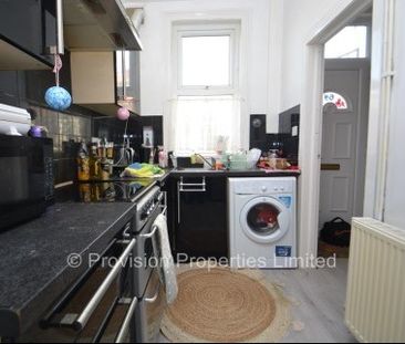 2 Bedroom Houses in Leeds - Photo 3