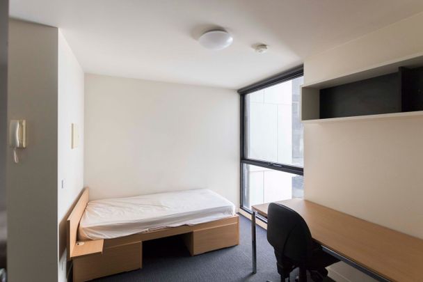 Stylish, Furnished Studio Apartment in a Prime Inner-City Location - Photo 1