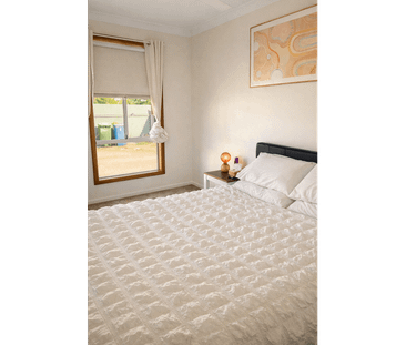 Fully Furnished Home | Water & Internet Included | Air Conditioning - Photo 3