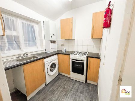 2 bedroom flat to rent - Photo 4
