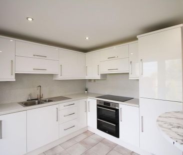 2 bedroom end of terrace house to rent - Photo 5