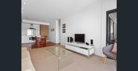 FULLY FURNISHED 2 BEDROOM, 2 BATHROOM APARTMENT! - Photo 4