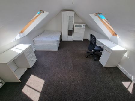 6 Bed Student Accommodation - Photo 3